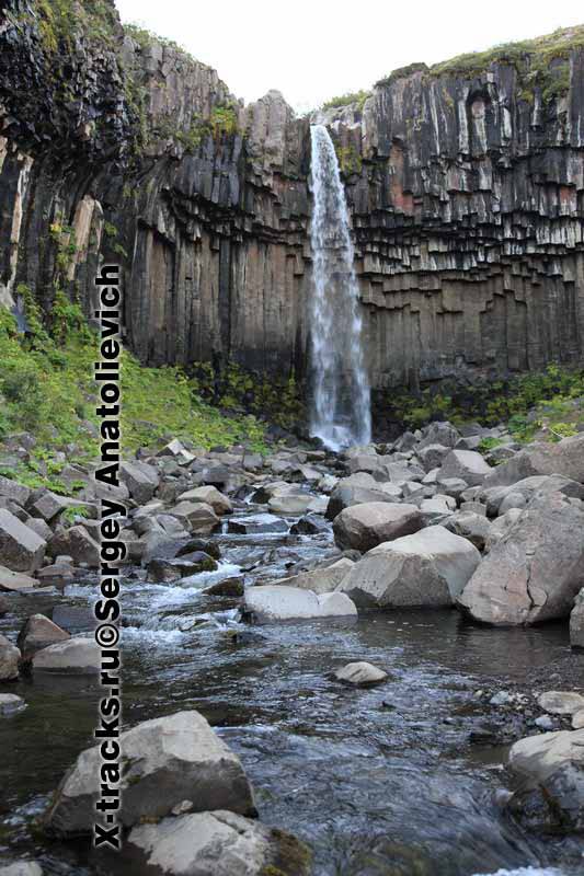Водопад Свартифосс (Svartifoss).