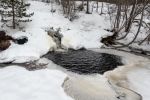 Водопад на протоке соединяющей озеро Сарилампи с Ладогой.