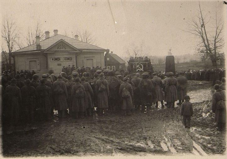 Фото: Открытие музея Суворова 25 октября 1942г.